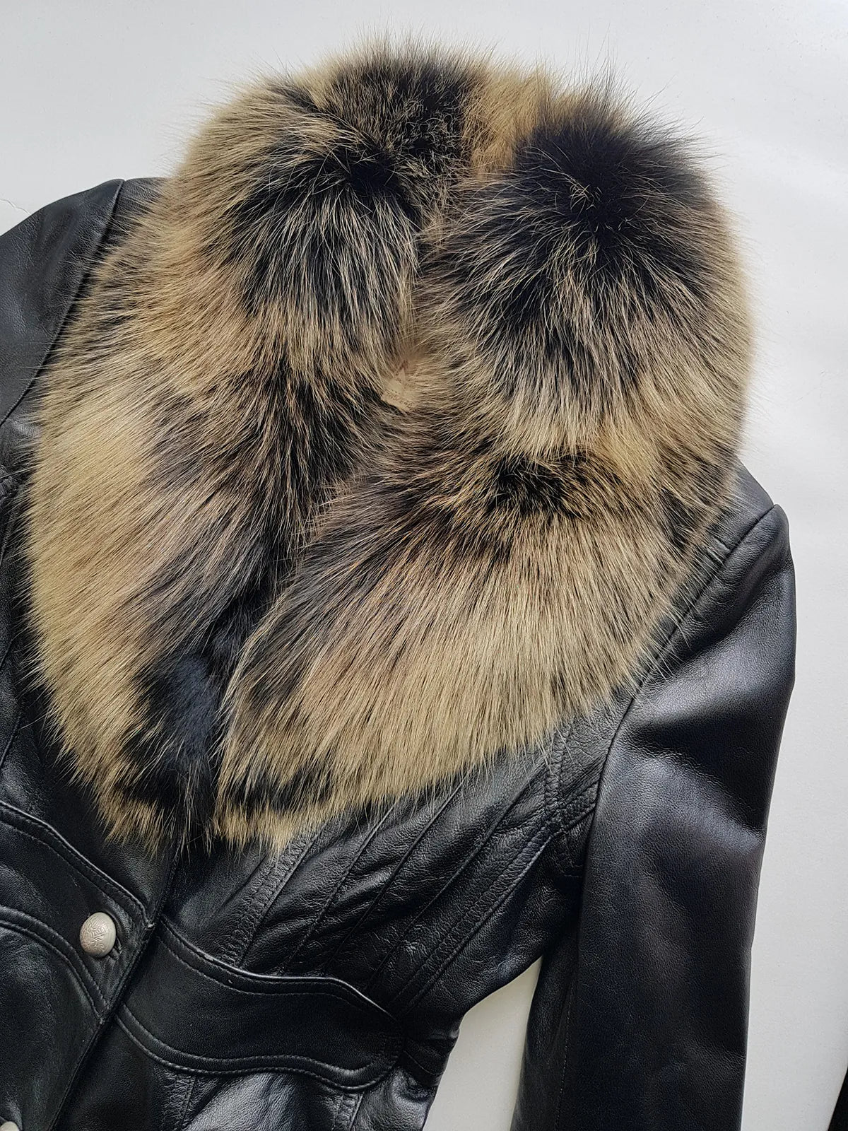 Vintage 2000s Black Leather & Ultra Plush Fox Fur Spy Coat - Super Buttery Soft - 100% genuine Leather & Fur Collar - Fully Lined