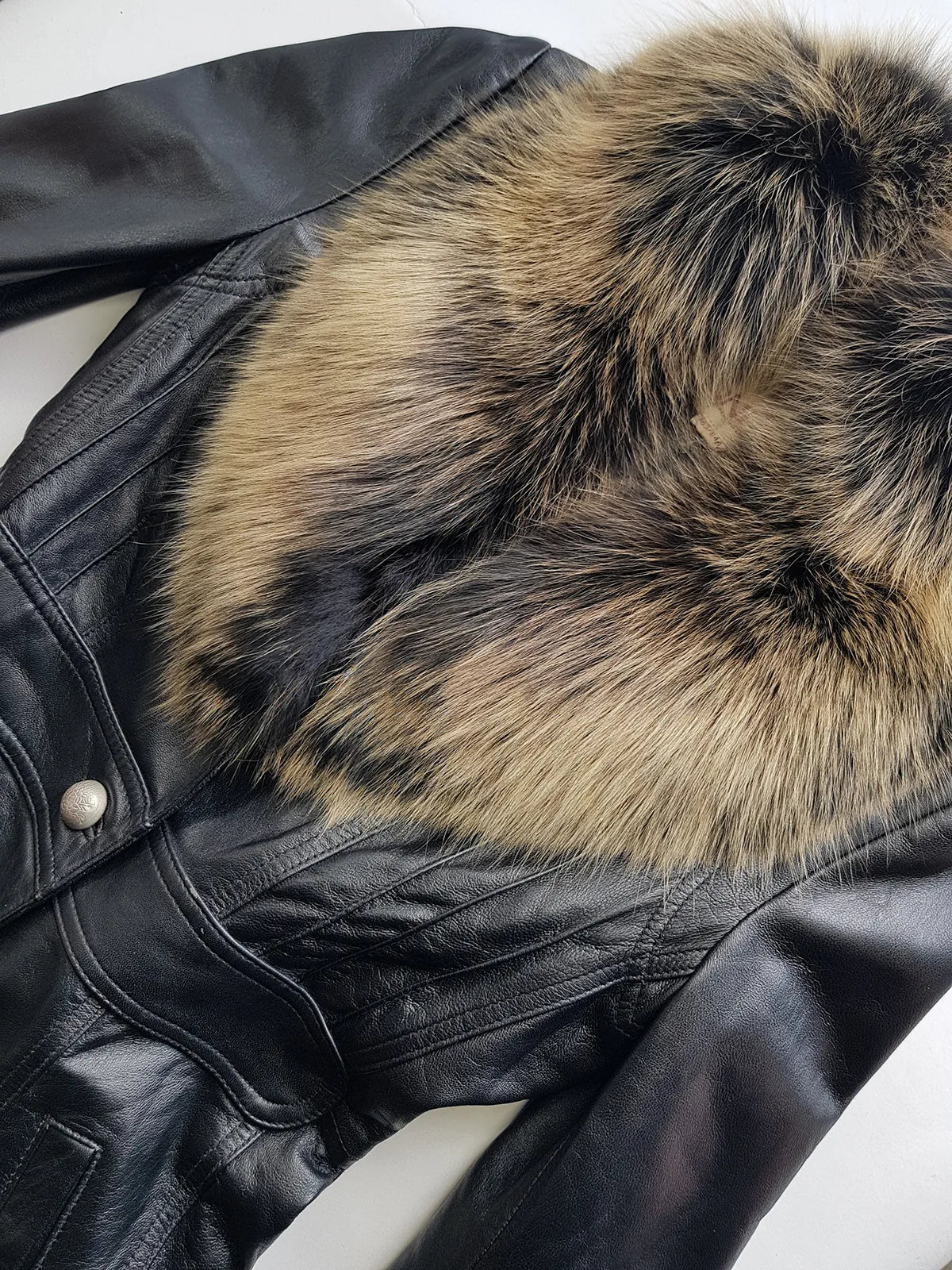 Vintage 2000s Black Leather & Ultra Plush Fox Fur Spy Coat - Super Buttery Soft - 100% genuine Leather & Fur Collar - Fully Lined