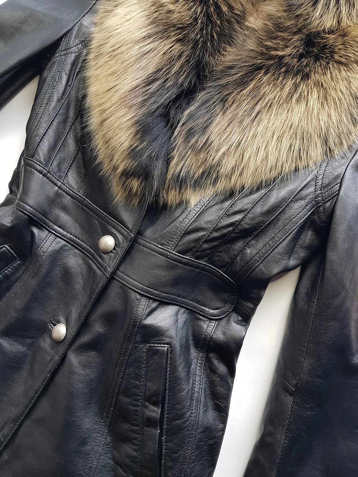 Vintage 2000s Black Leather & Ultra Plush Fox Fur Spy Coat - Super Buttery Soft - 100% genuine Leather & Fur Collar - Fully Lined