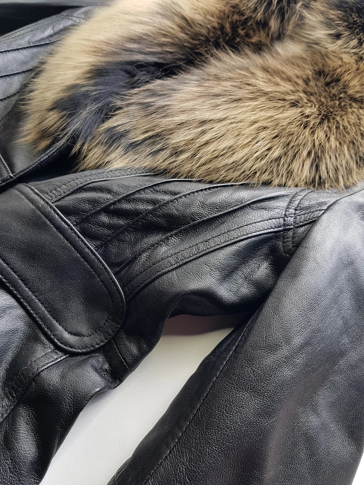 Vintage 2000s Black Leather & Ultra Plush Fox Fur Spy Coat - Super Buttery Soft - 100% genuine Leather & Fur Collar - Fully Lined