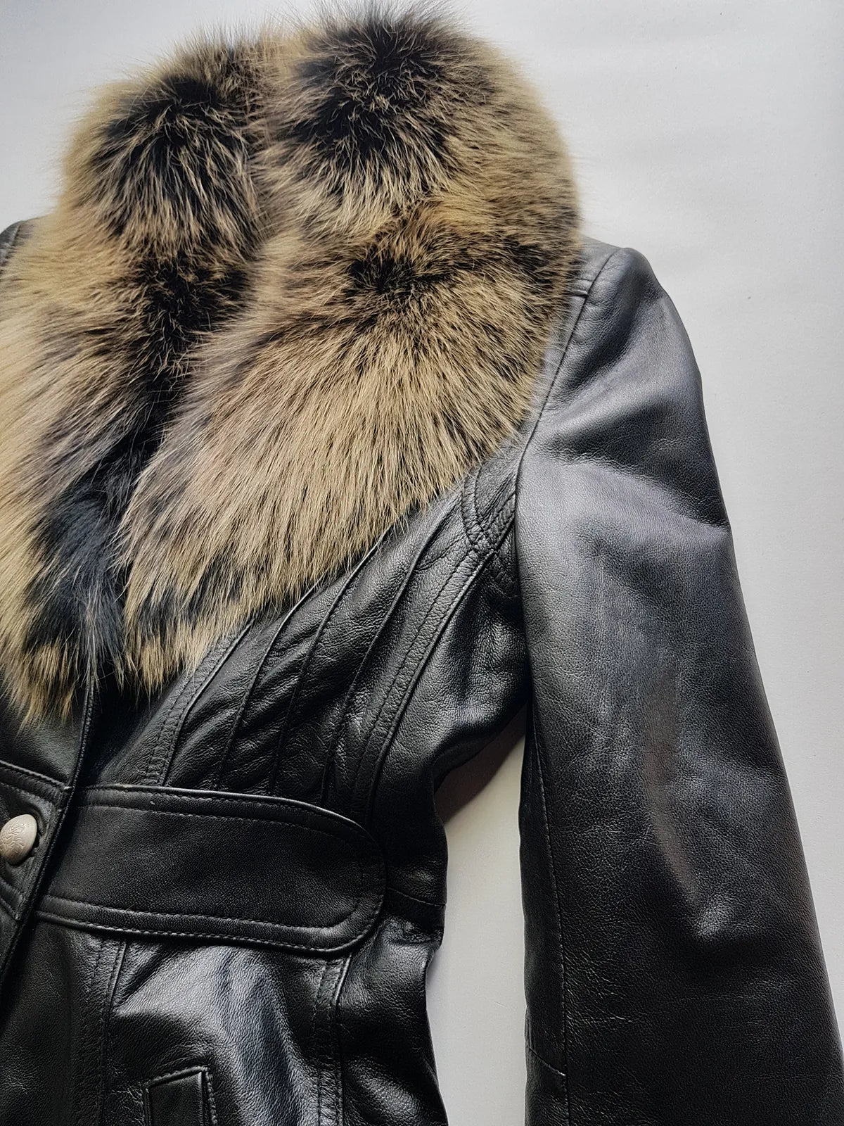 Vintage 2000s Black Leather & Ultra Plush Fox Fur Spy Coat - Super Buttery Soft - 100% genuine Leather & Fur Collar - Fully Lined