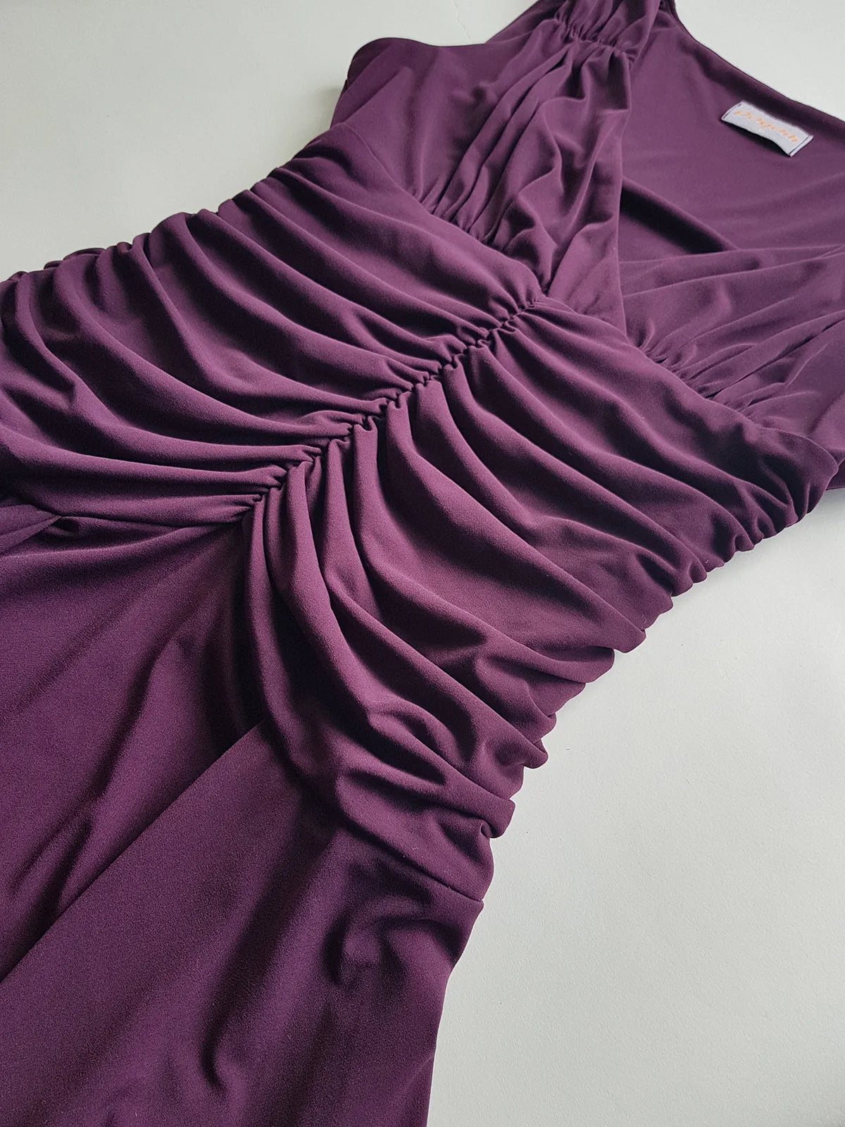 90s Sexy Purple Goddess Gown - Absolutely Beautiful Silhouette with Draped Bust & Waist Ruching - Stretch body hugging high quality draped jersey fabric