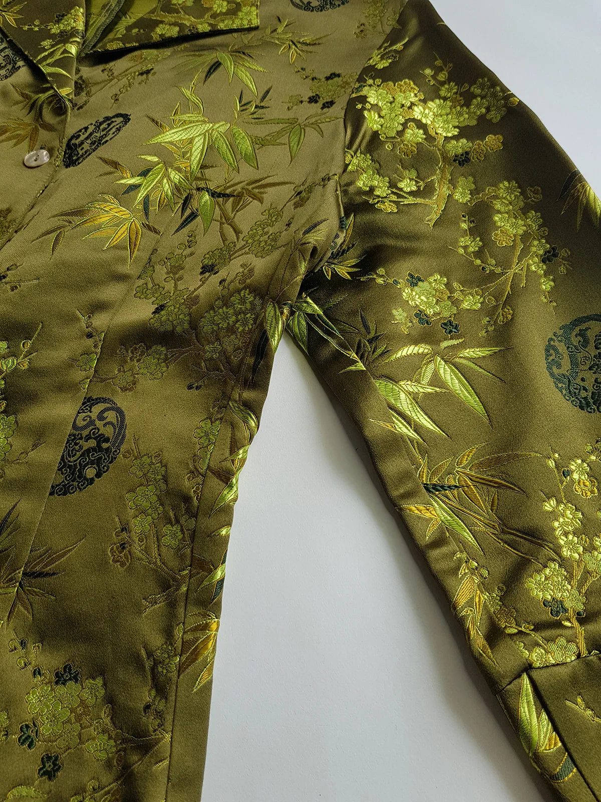 1990s Spectacular Olive Green Oriental Vintage Brocade Jacket - Tailored Fitted - Unbelievably Gorgeous Iridescent Print