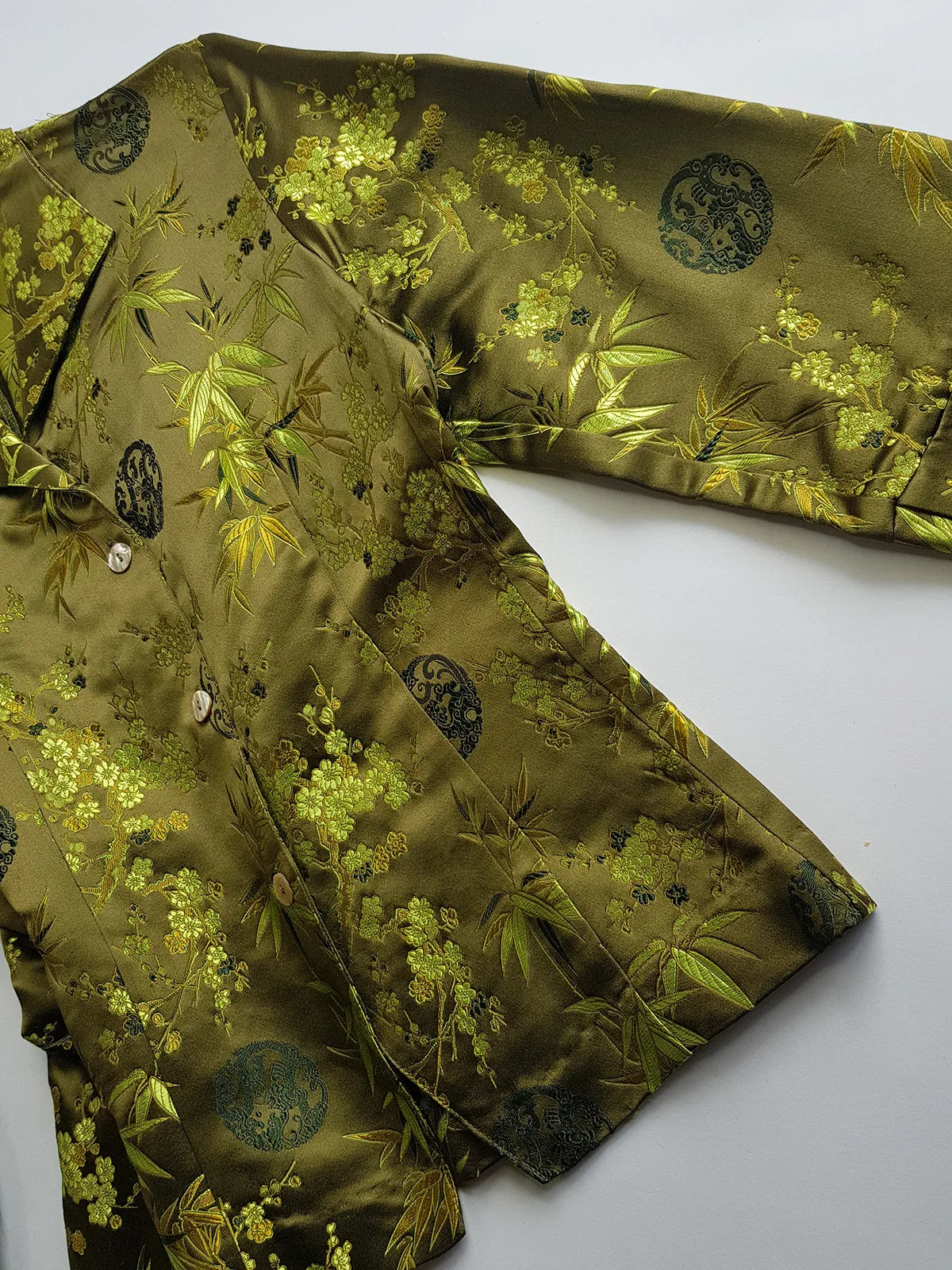1990s Spectacular Olive Green Oriental Vintage Brocade Jacket - Tailored Fitted - Unbelievably Gorgeous Iridescent Print