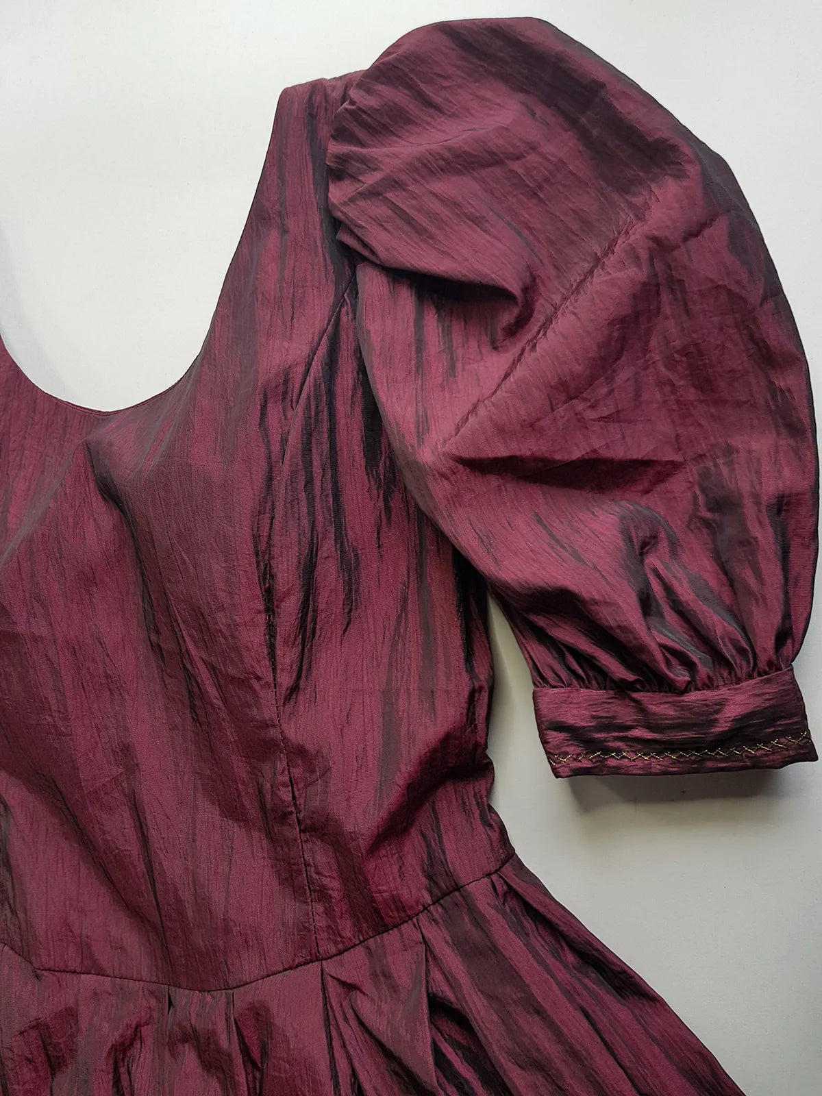 1990s Dramatic Whimsigoth / Dark Fairy Oxblood & Black Iridescent Gown - Romantic Puff Sleeves & Flare Skirt - Beautiful Tailoring - Embroidered Thread on Cuffs