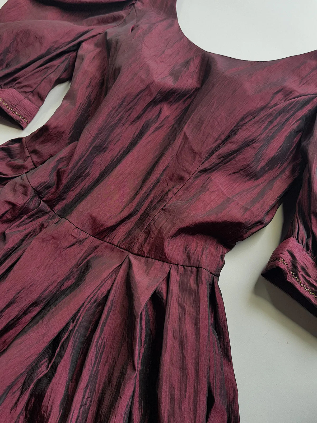 1990s Dramatic Whimsigoth / Dark Fairy Oxblood & Black Iridescent Gown - Romantic Puff Sleeves & Flare Skirt - Beautiful Tailoring - Embroidered Thread on Cuffs