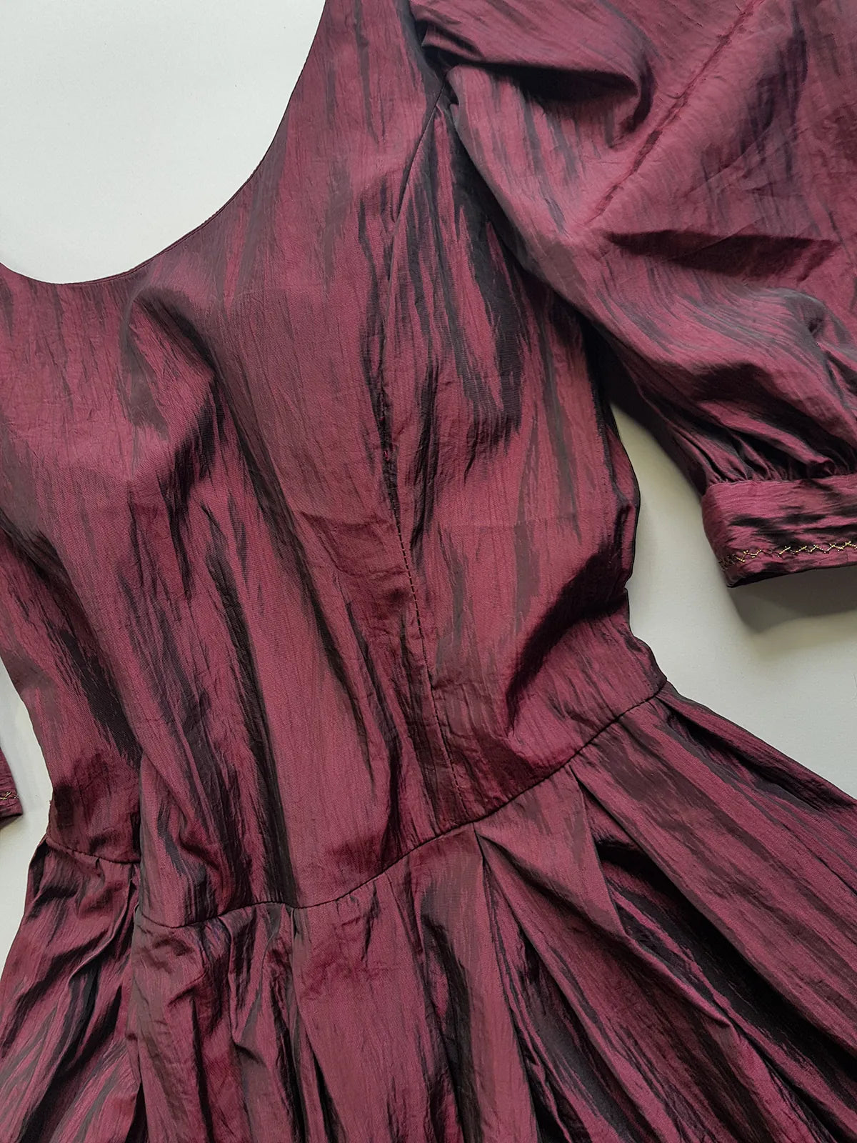 1990s Dramatic Whimsigoth / Dark Fairy Oxblood & Black Iridescent Gown - Romantic Puff Sleeves & Flare Skirt - Beautiful Tailoring - Embroidered Thread on Cuffs