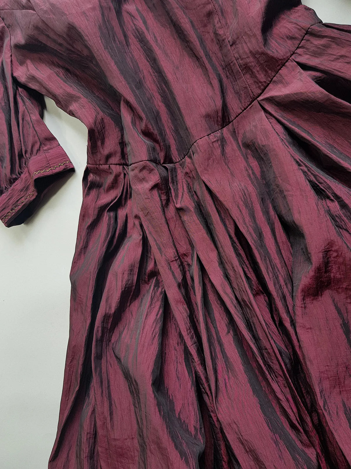 1990s Dramatic Whimsigoth / Dark Fairy Oxblood & Black Iridescent Gown - Romantic Puff Sleeves & Flare Skirt - Beautiful Tailoring - Embroidered Thread on Cuffs