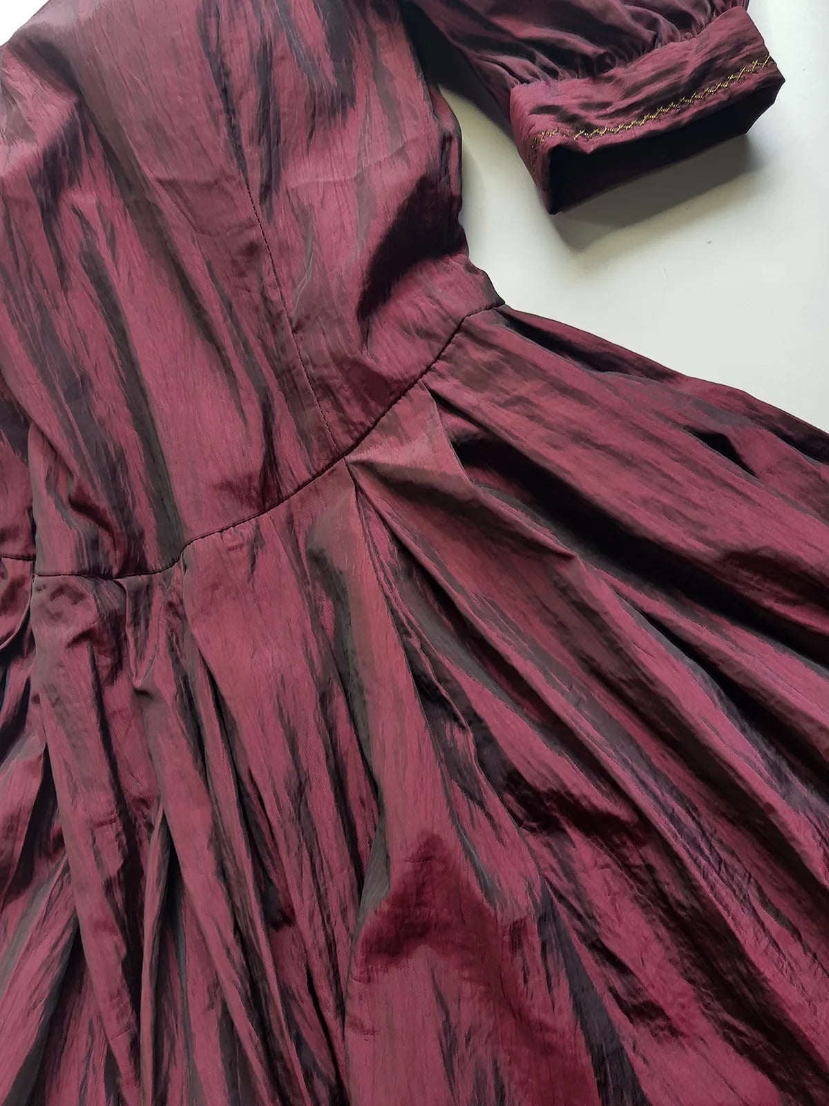 1990s Dramatic Whimsigoth / Dark Fairy Oxblood & Black Iridescent Gown - Romantic Puff Sleeves & Flare Skirt - Beautiful Tailoring - Embroidered Thread on Cuffs