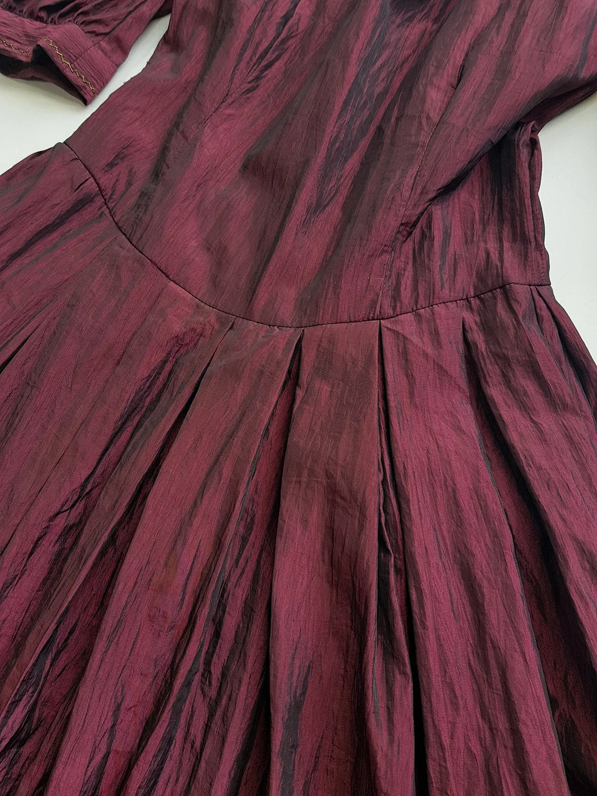 1990s Dramatic Whimsigoth / Dark Fairy Oxblood & Black Iridescent Gown - Romantic Puff Sleeves & Flare Skirt - Beautiful Tailoring - Embroidered Thread on Cuffs