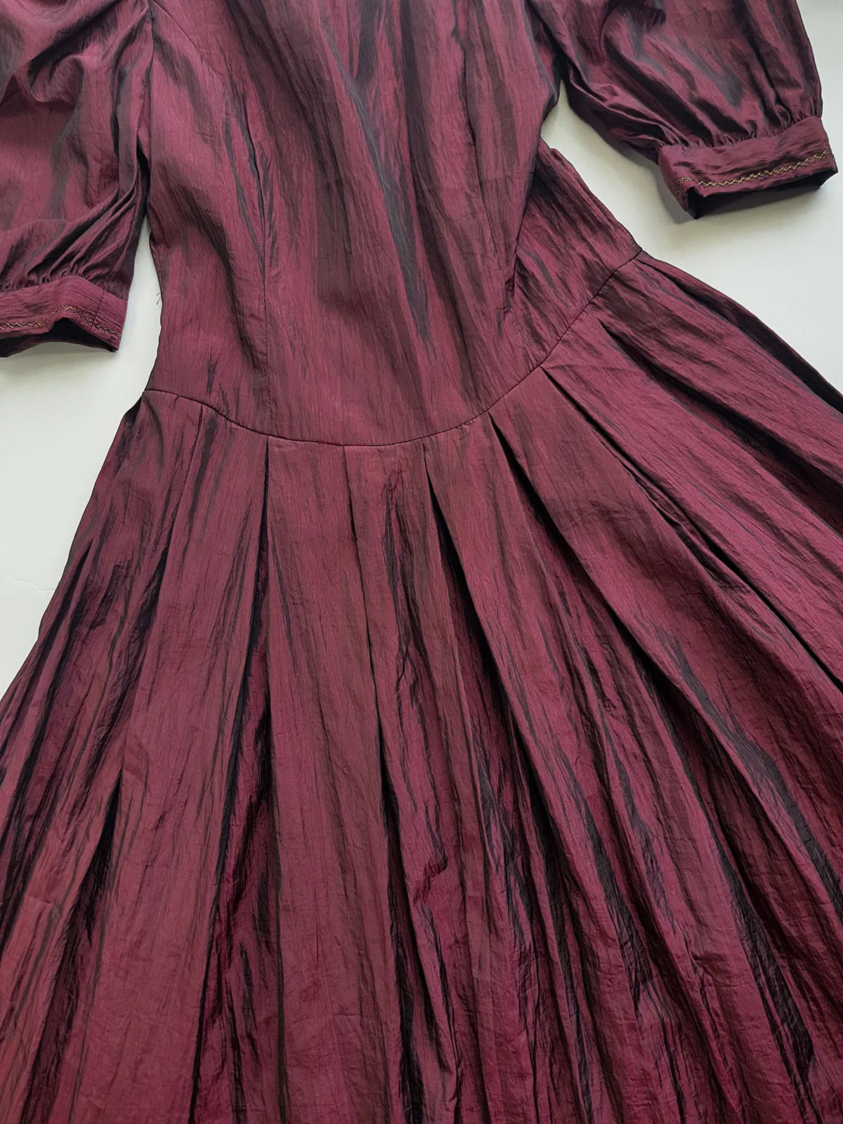 1990s Dramatic Whimsigoth / Dark Fairy Oxblood & Black Iridescent Gown - Romantic Puff Sleeves & Flare Skirt - Beautiful Tailoring - Embroidered Thread on Cuffs