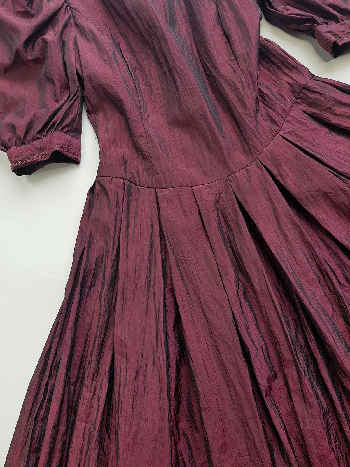 1990s Dramatic Whimsigoth / Dark Fairy Oxblood & Black Iridescent Gown - Romantic Puff Sleeves & Flare Skirt - Beautiful Tailoring - Embroidered Thread on Cuffs