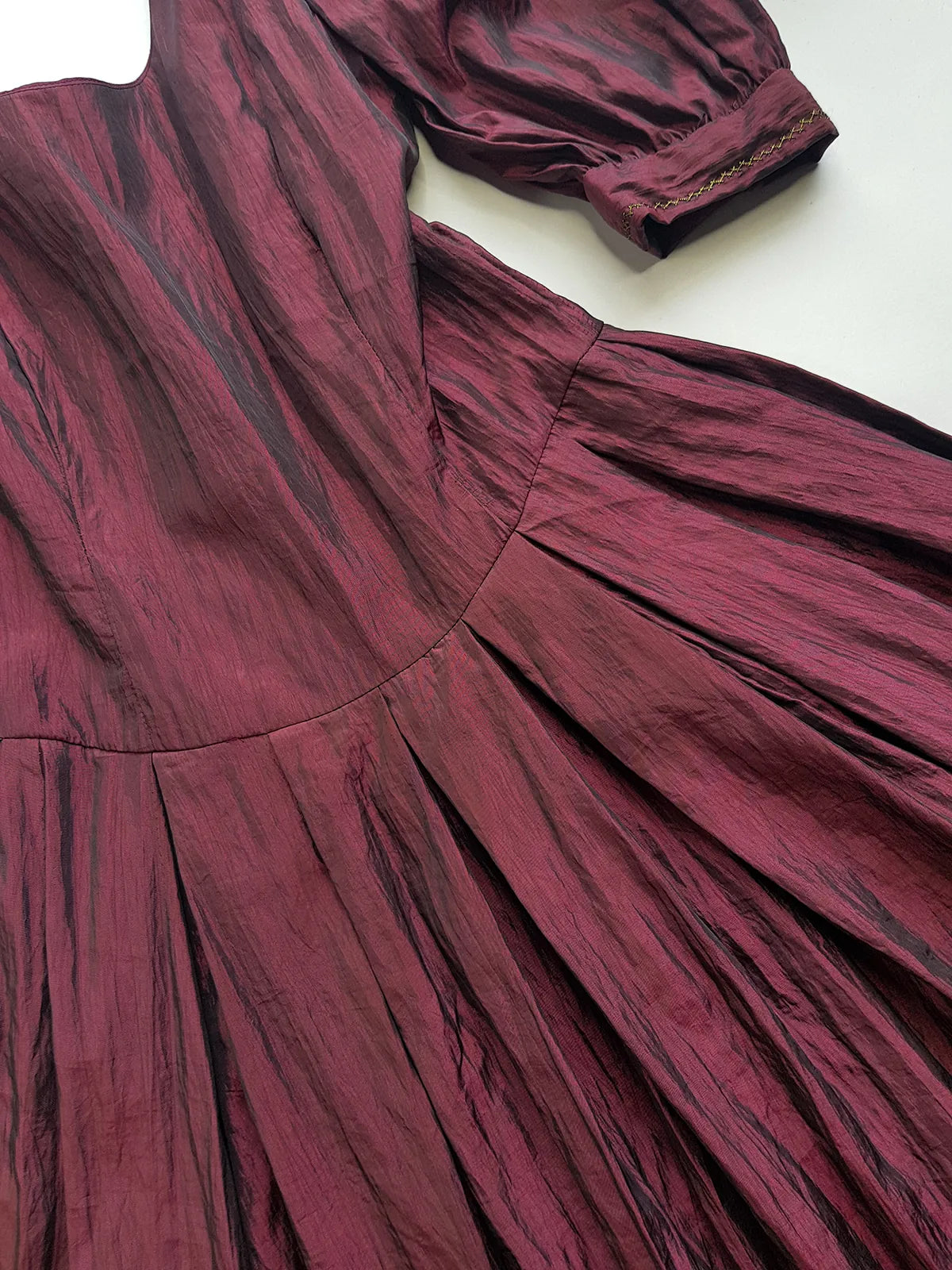 1990s Dramatic Whimsigoth / Dark Fairy Oxblood & Black Iridescent Gown - Romantic Puff Sleeves & Flare Skirt - Beautiful Tailoring - Embroidered Thread on Cuffs