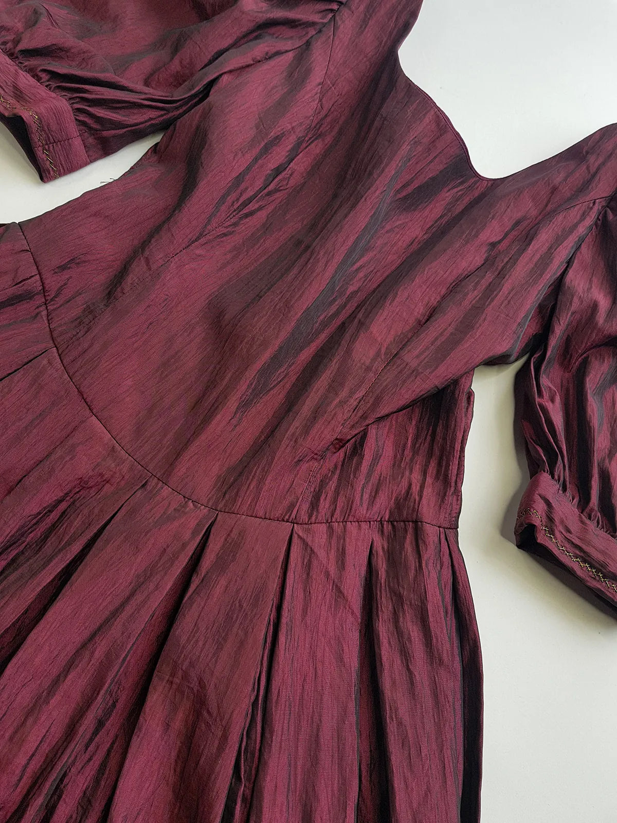 1990s Dramatic Whimsigoth / Dark Fairy Oxblood & Black Iridescent Gown - Romantic Puff Sleeves & Flare Skirt - Beautiful Tailoring - Embroidered Thread on Cuffs