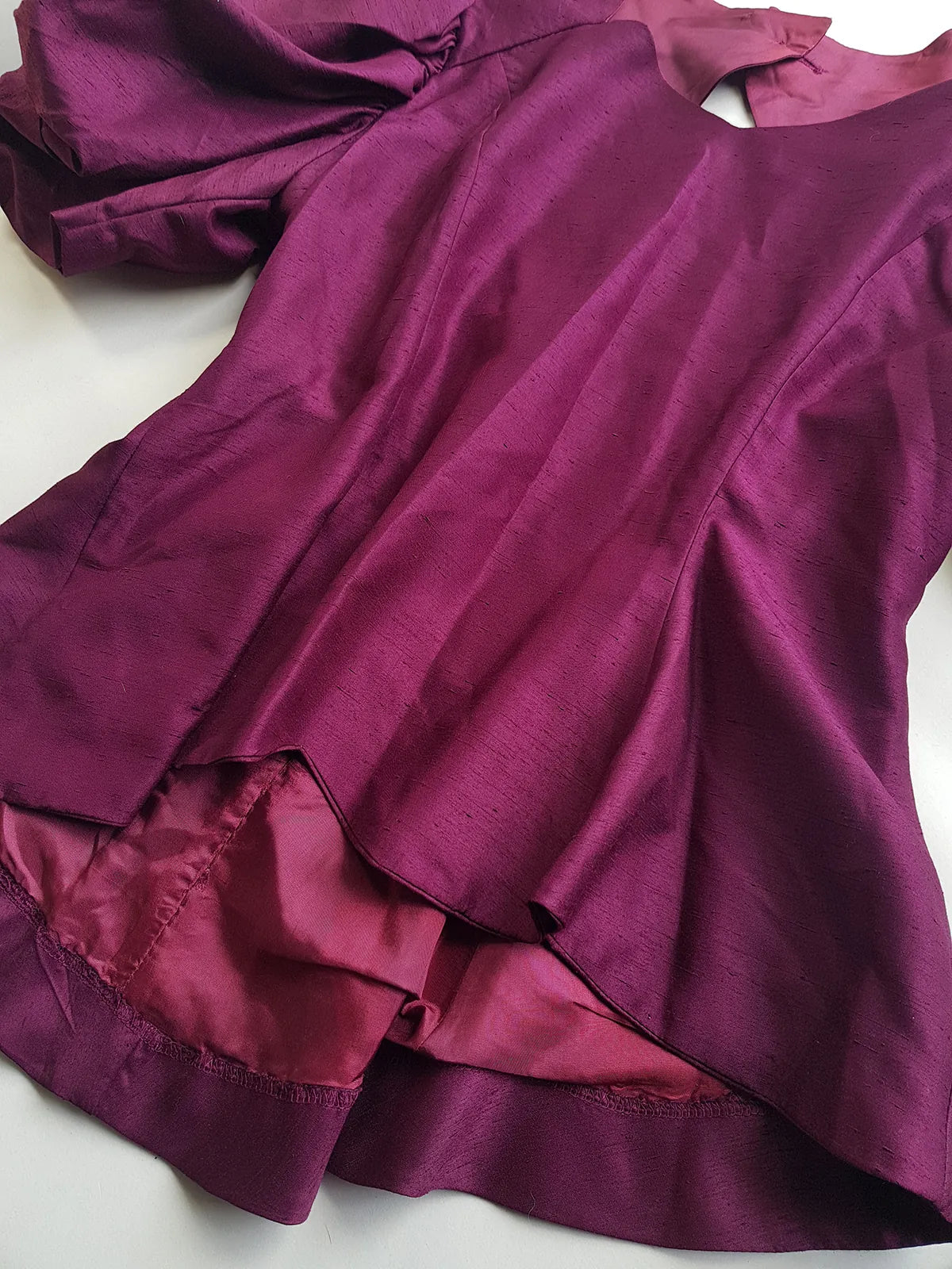 Incredible 90s Slim Fitted & Tailored Evening Top with Dramatic Structured Puff Sleeves & Backless Cut out - Unique Grape Purple Tone