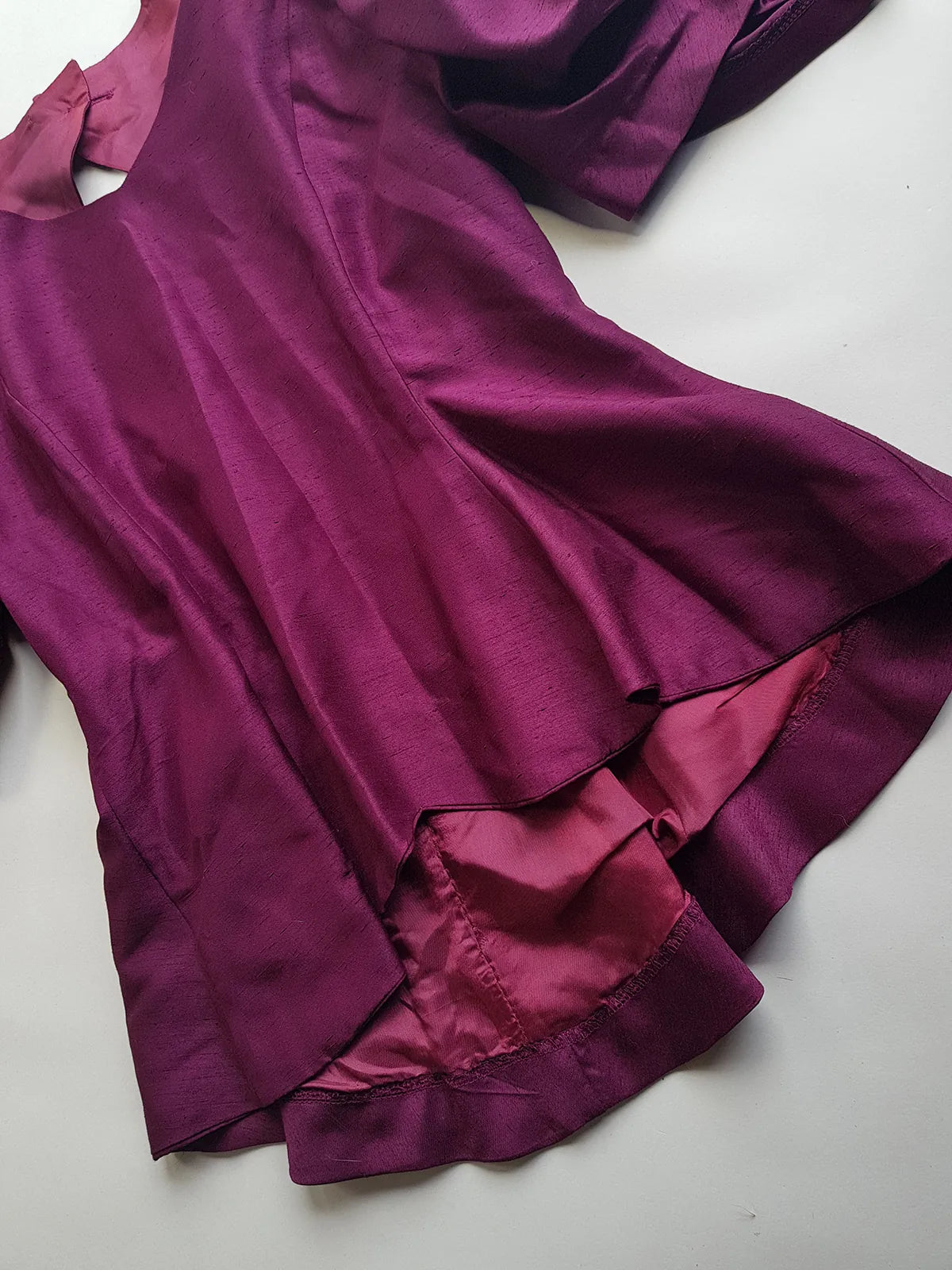 Incredible 90s Slim Fitted & Tailored Evening Top with Dramatic Structured Puff Sleeves & Backless Cut out - Unique Grape Purple Tone