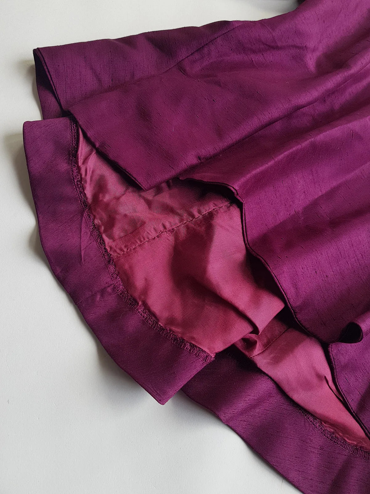 Incredible 90s Slim Fitted & Tailored Evening Top with Dramatic Structured Puff Sleeves & Backless Cut out - Unique Grape Purple Tone