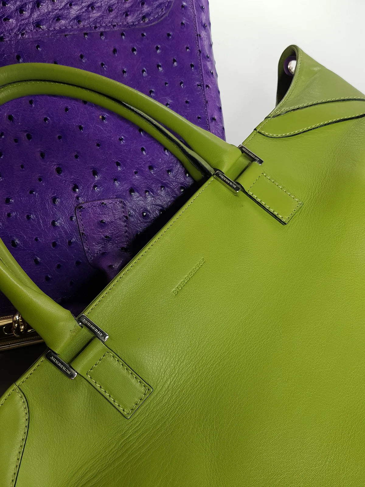 Leather Burberry Designer Handbag in Green - Made in Italy - Stamped - Silver Hardware - Iconic Burberry Signature Plaid Lining