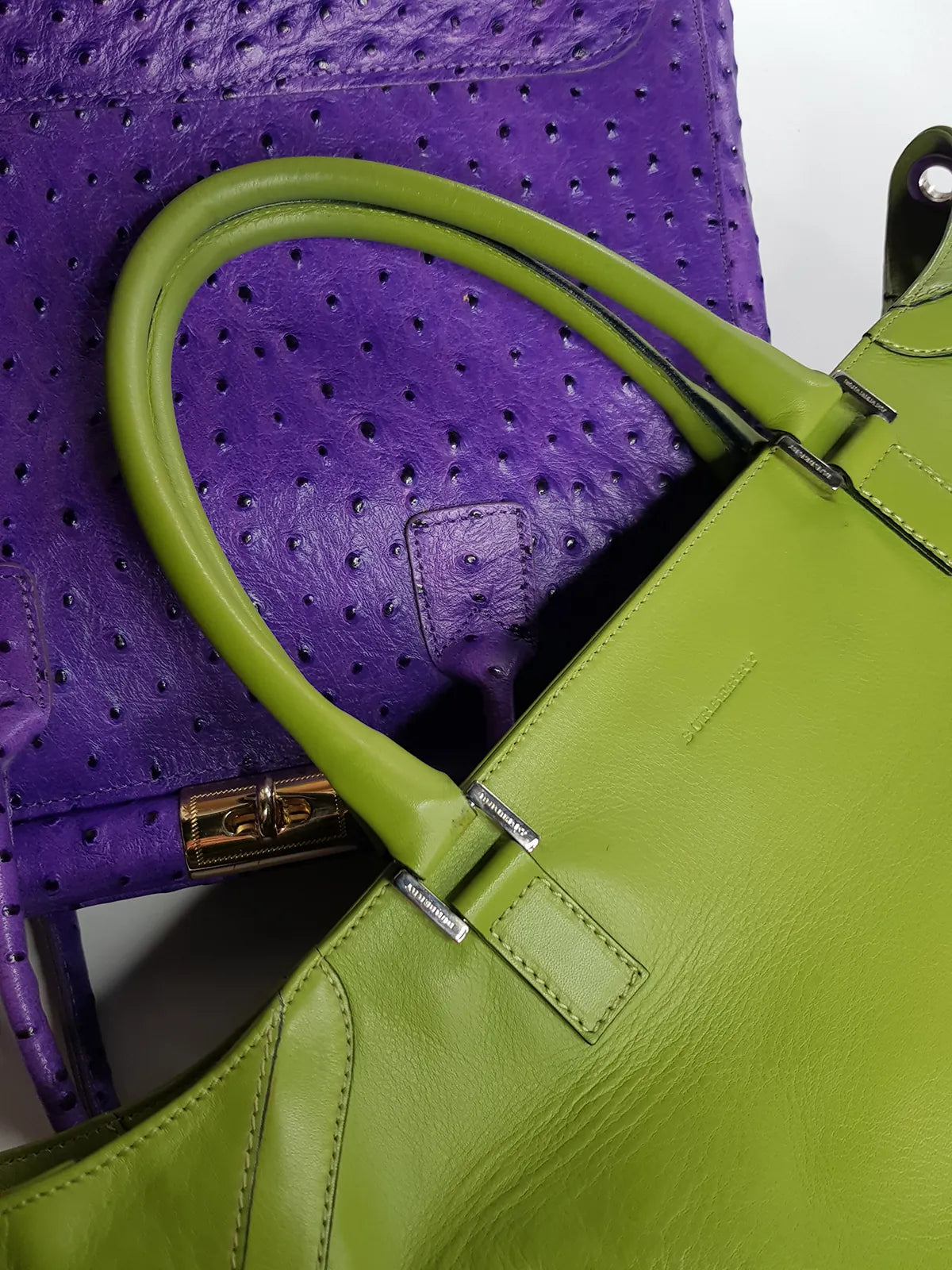 Leather Burberry Designer Handbag in Green - Made in Italy - Stamped - Silver Hardware - Iconic Burberry Signature Plaid Lining