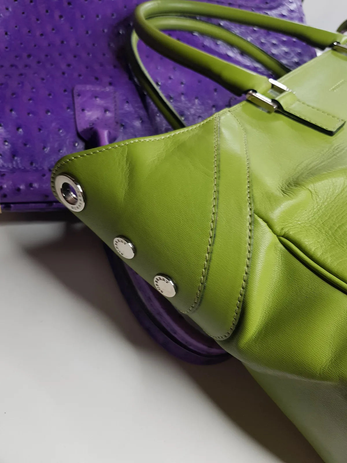 Leather Burberry Designer Handbag in Green - Made in Italy - Stamped - Silver Hardware - Iconic Burberry Signature Plaid Lining