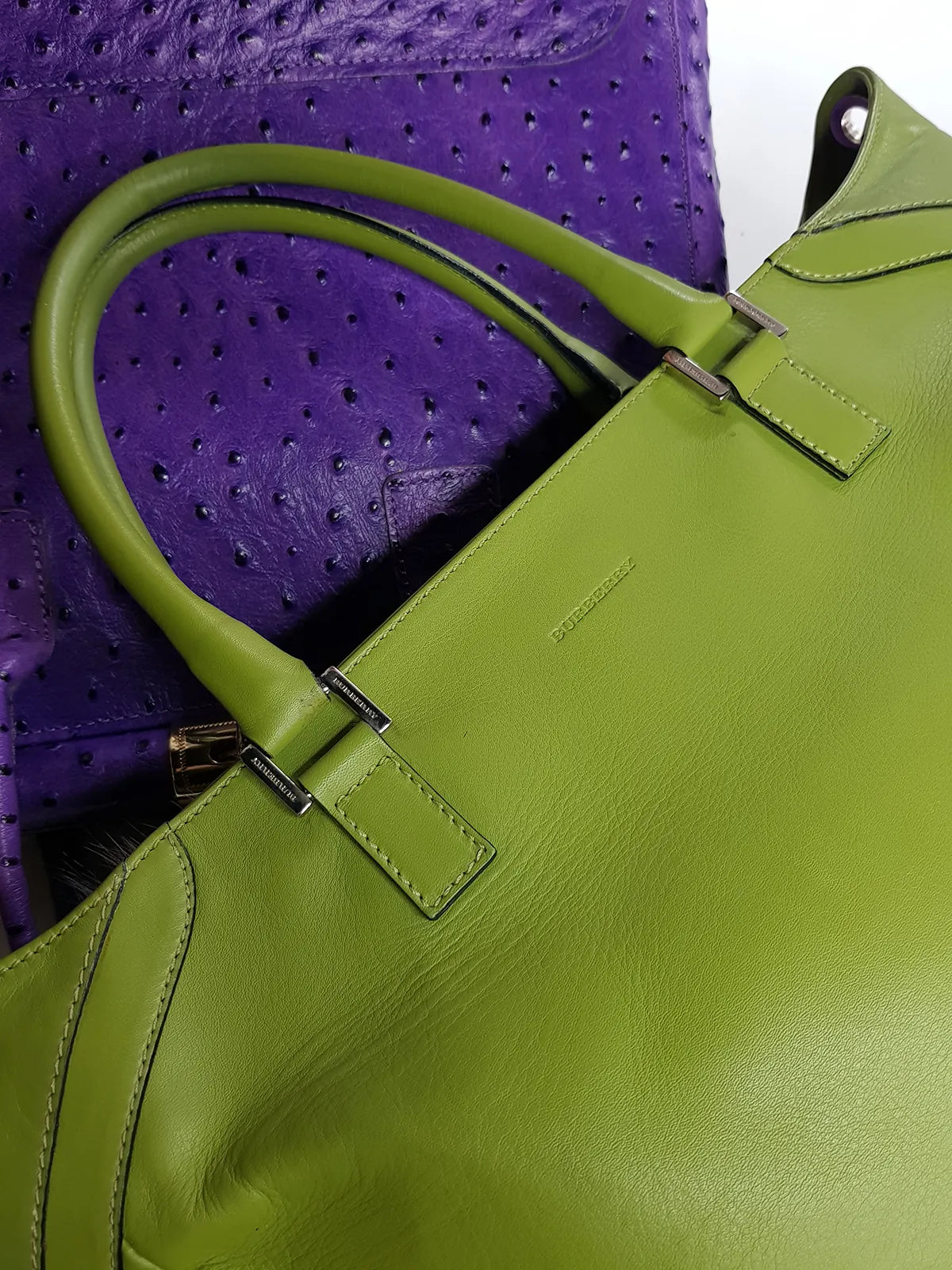 Leather Burberry Designer Handbag in Green - Made in Italy - Stamped - Silver Hardware - Iconic Burberry Signature Plaid Lining