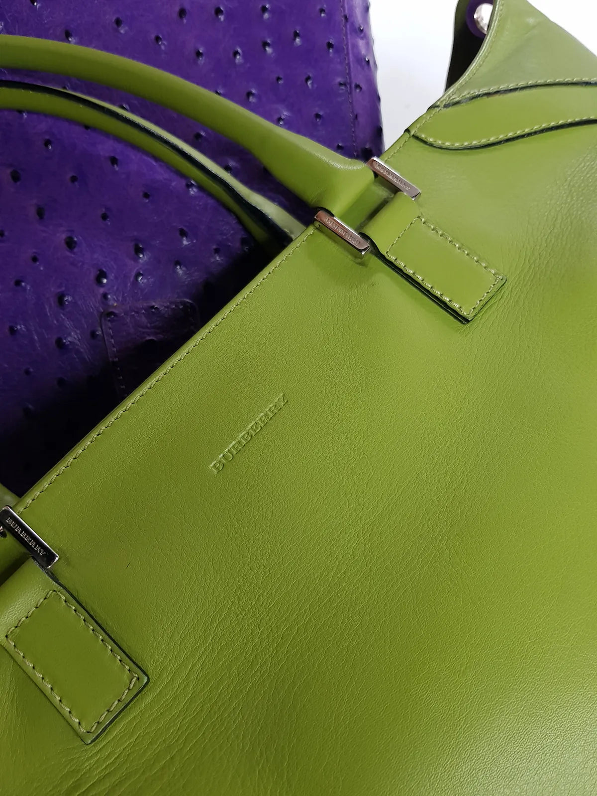 Leather Burberry Designer Handbag in Green - Made in Italy - Stamped - Silver Hardware - Iconic Burberry Signature Plaid Lining