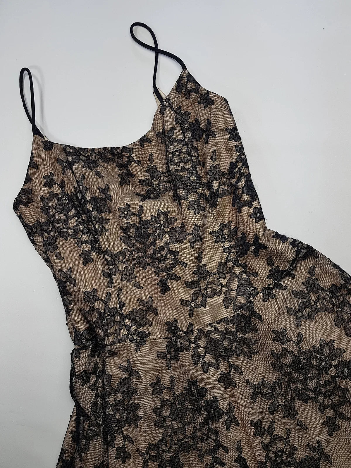 Jessica Mclintock Designer 90s Vintage Lace Overlay Gown - Black Lace & Nude - Boned Bodice - Fitted Bust & Glamourous Skirt