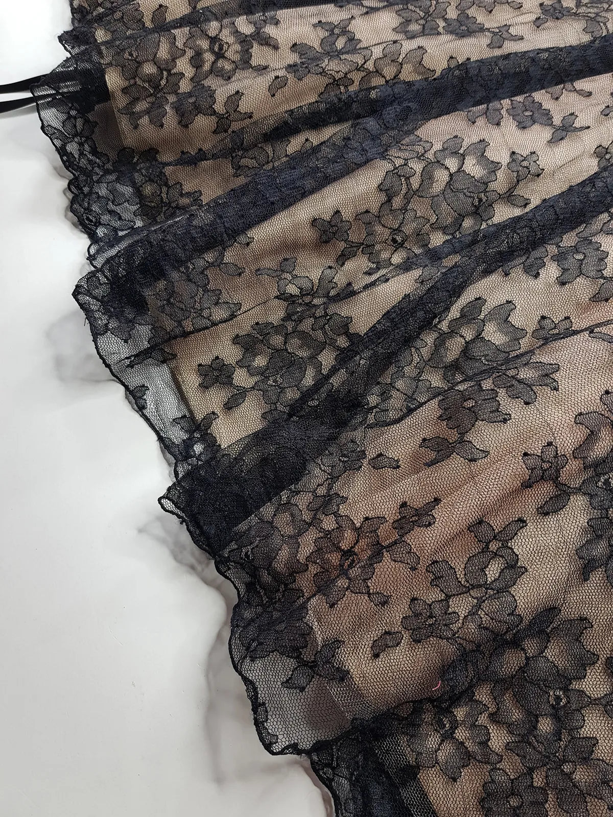 Jessica Mclintock Designer 90s Vintage Lace Overlay Gown - Black Lace & Nude - Boned Bodice - Fitted Bust & Glamourous Skirt