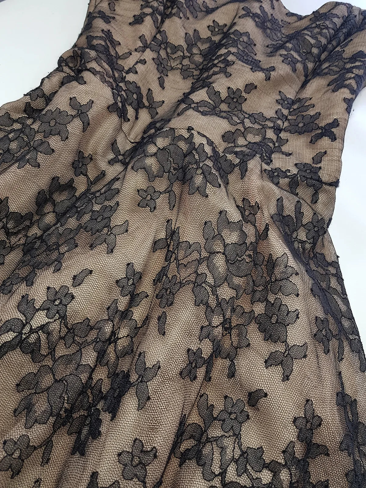 Jessica Mclintock Designer 90s Vintage Lace Overlay Gown - Black Lace & Nude - Boned Bodice - Fitted Bust & Glamourous Skirt