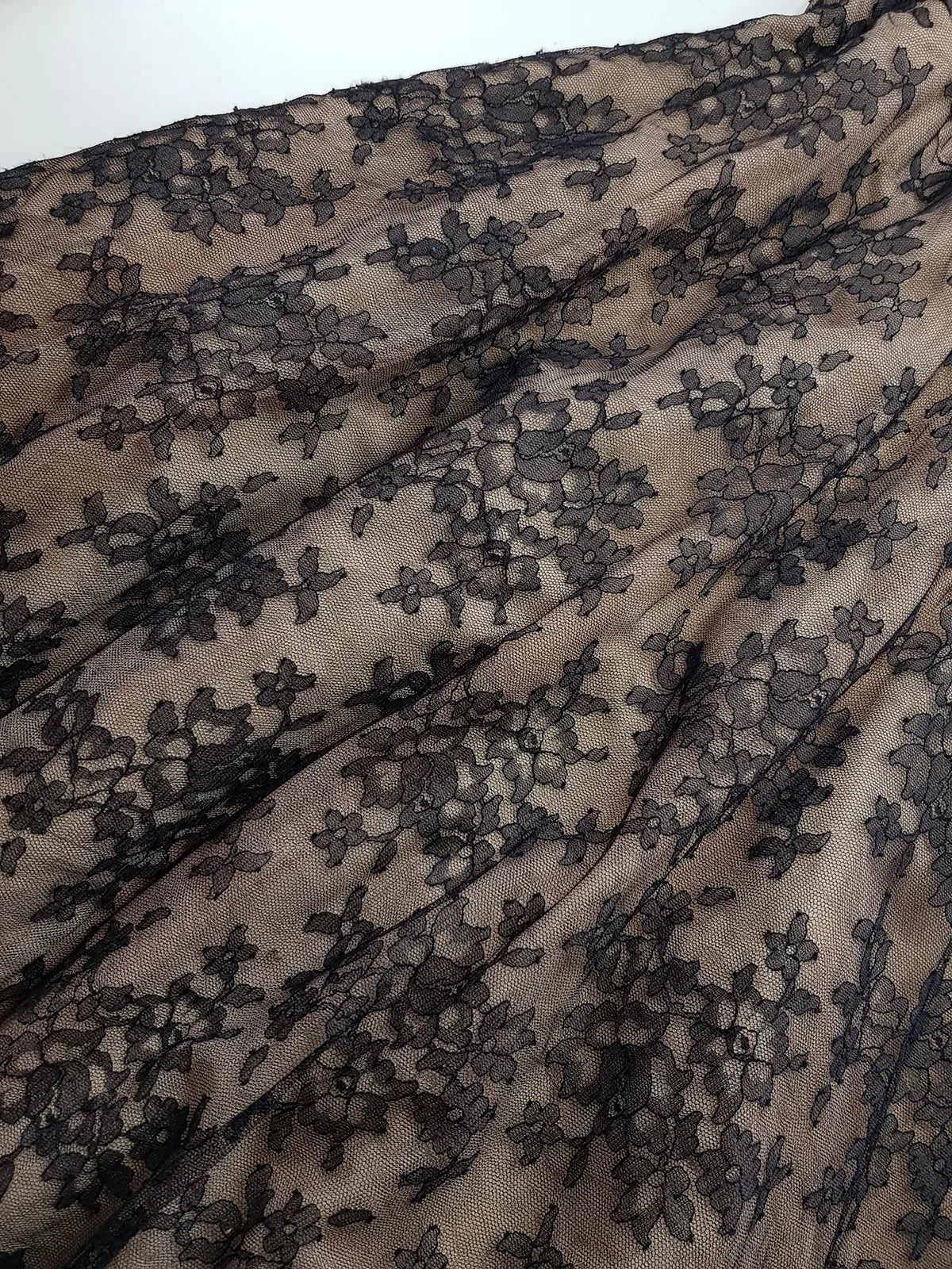 Jessica Mclintock Designer 90s Vintage Lace Overlay Gown - Black Lace & Nude - Boned Bodice - Fitted Bust & Glamourous Skirt