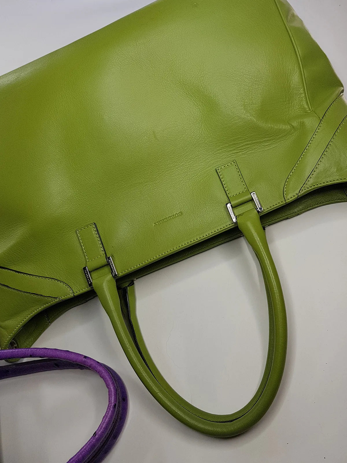 Leather Burberry Designer Handbag in Green - Made in Italy - Stamped - Silver Hardware - Iconic Burberry Signature Plaid Lining