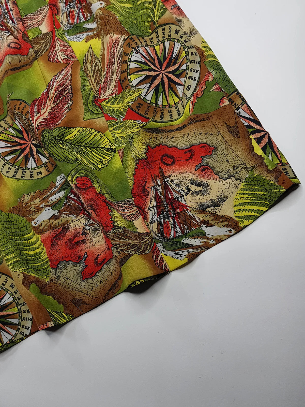 Insane Vintage Italian 90s nautical map print skirt in Vibrant Green & Red Print - Slim Fitting - Perfect Workwear Piece - Pockets & Rear Zipper -  Fully Lined