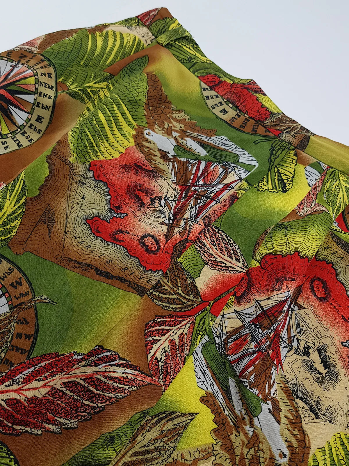 Insane Vintage Italian 90s nautical map print skirt in Vibrant Green & Red Print - Slim Fitting - Perfect Workwear Piece - Pockets & Rear Zipper -  Fully Lined