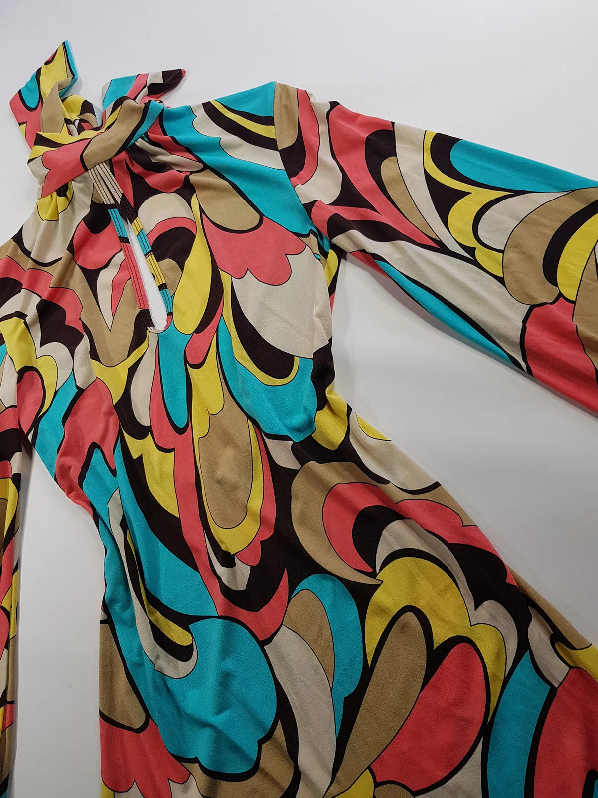 90s Pucci Style Absolutely Wild Mini Dress - Incredible Poolside & Summer Party Piece - Can be worn as a top -Sexy Tie Kneck & Backless - Keyhole cut out on chest - Super short mini dress or Long Top - Stretch Body Hugging High Quality Fabric