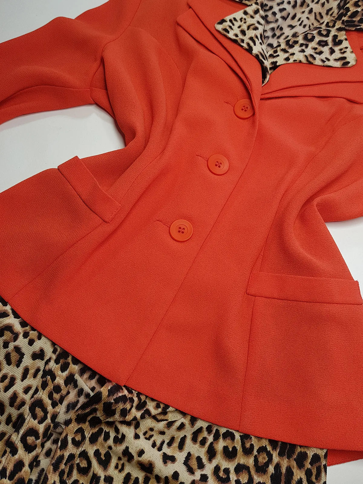 90s Mugler Style Perfectly Tailored Nipped Waist Tangerine Suit Jacket in light crepe fabric - Perfect Workwear Piece for an Office Siren