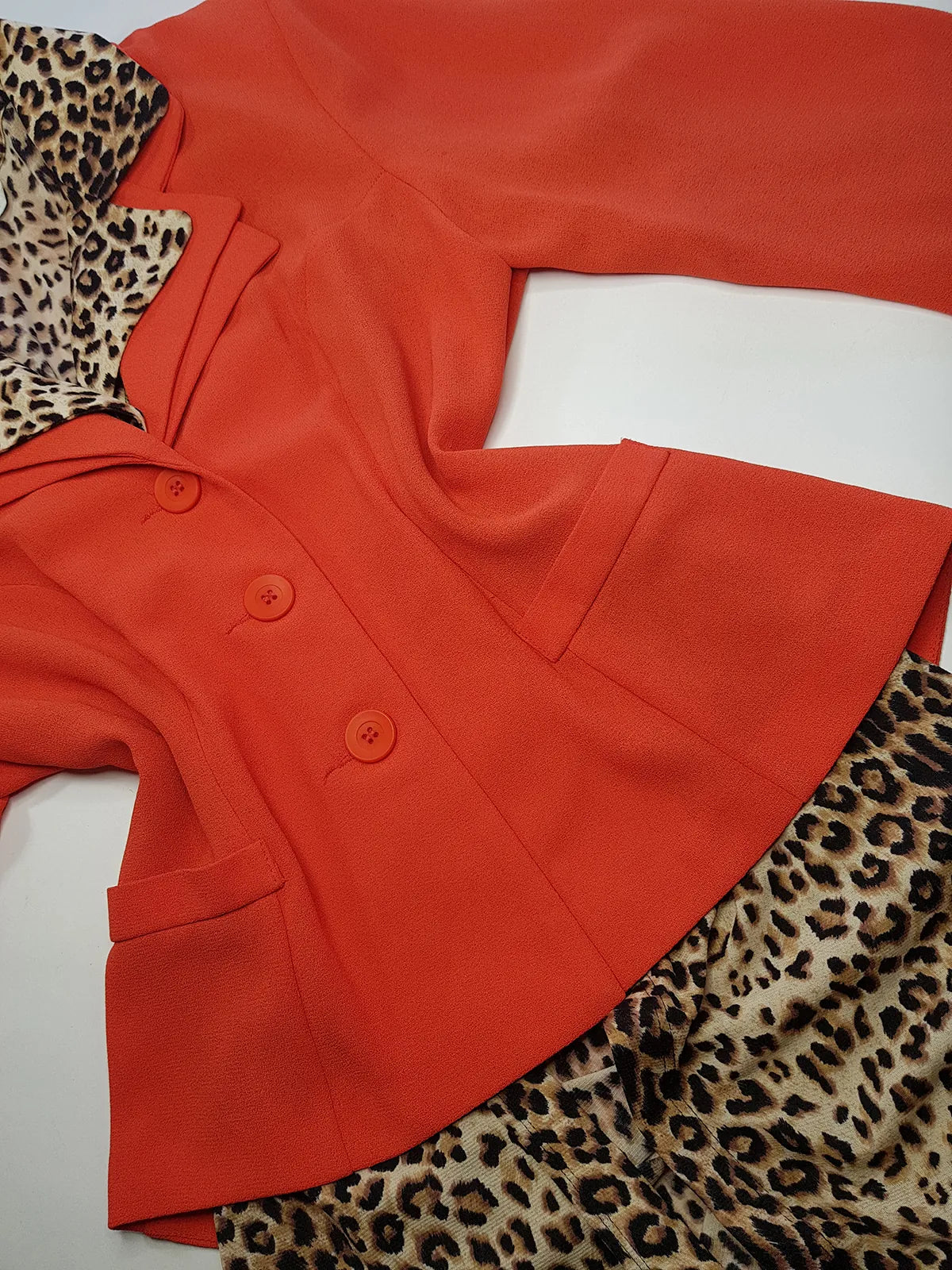 90s Mugler Style Perfectly Tailored Nipped Waist Tangerine Suit Jacket in light crepe fabric - Perfect Workwear Piece for an Office Siren