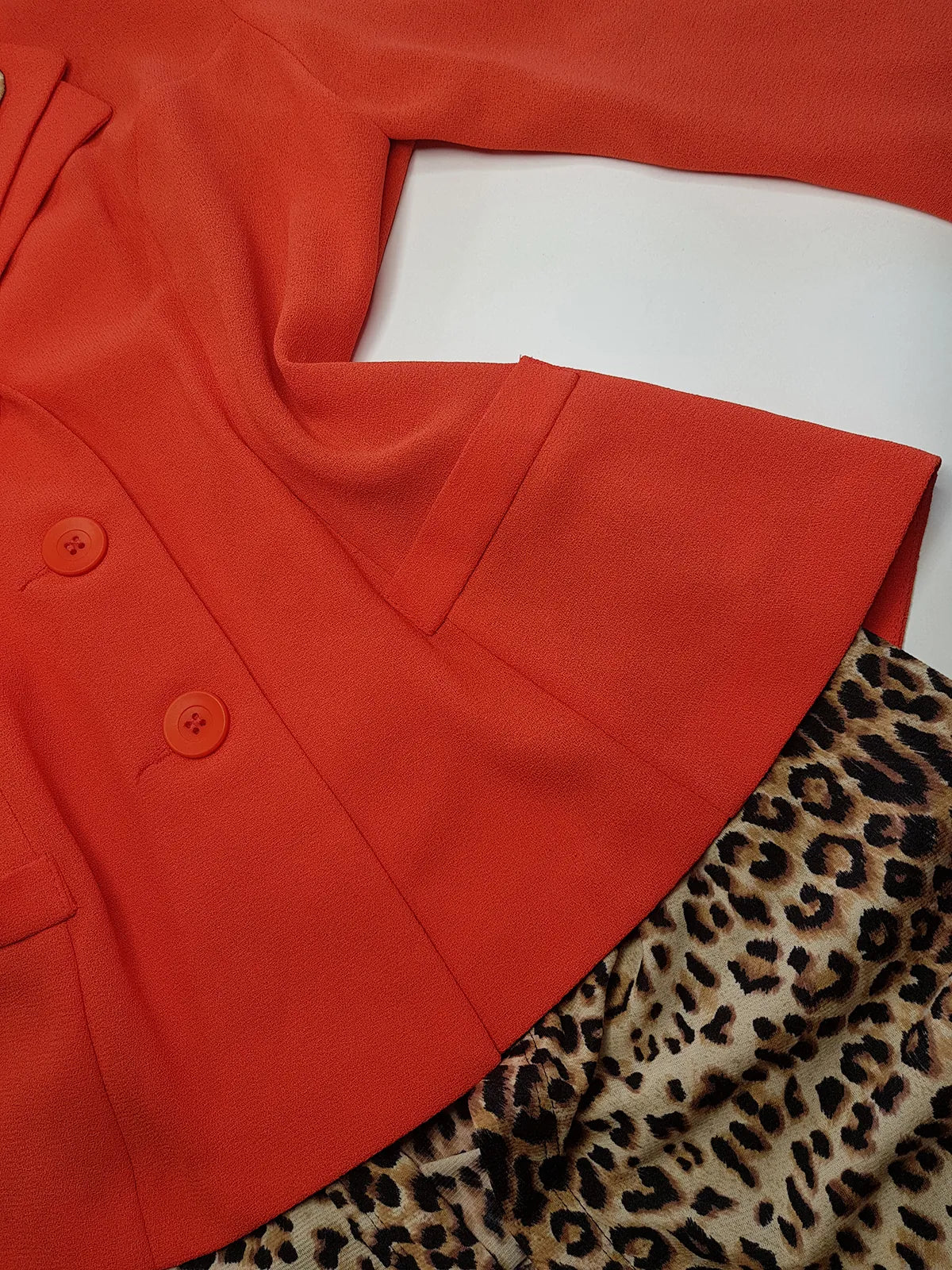 90s Mugler Style Perfectly Tailored Nipped Waist Tangerine Suit Jacket in light crepe fabric - Perfect Workwear Piece for an Office Siren