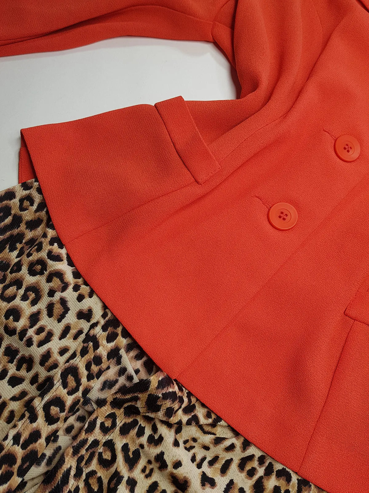 90s Mugler Style Perfectly Tailored Nipped Waist Tangerine Suit Jacket in light crepe fabric - Perfect Workwear Piece for an Office Siren