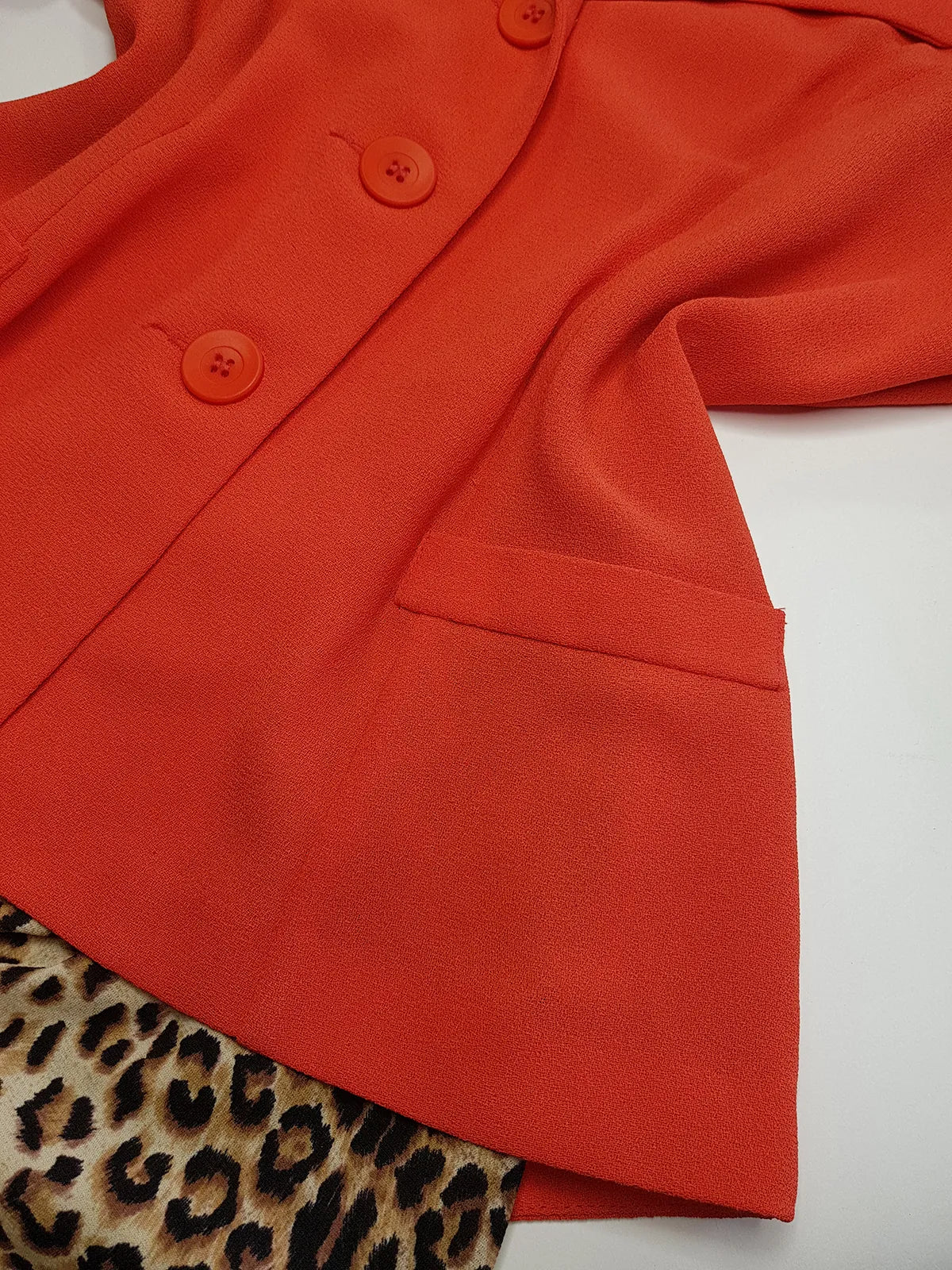 90s Mugler Style Perfectly Tailored Nipped Waist Tangerine Suit Jacket in light crepe fabric - Perfect Workwear Piece for an Office Siren