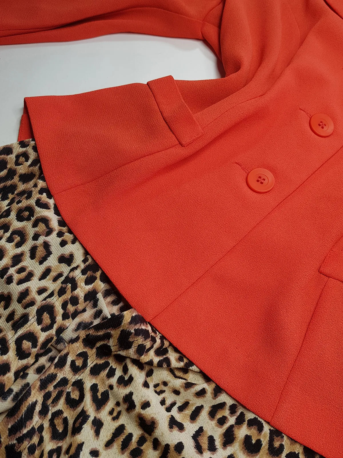 90s Mugler Style Perfectly Tailored Nipped Waist Tangerine Suit Jacket in light crepe fabric - Perfect Workwear Piece for an Office Siren