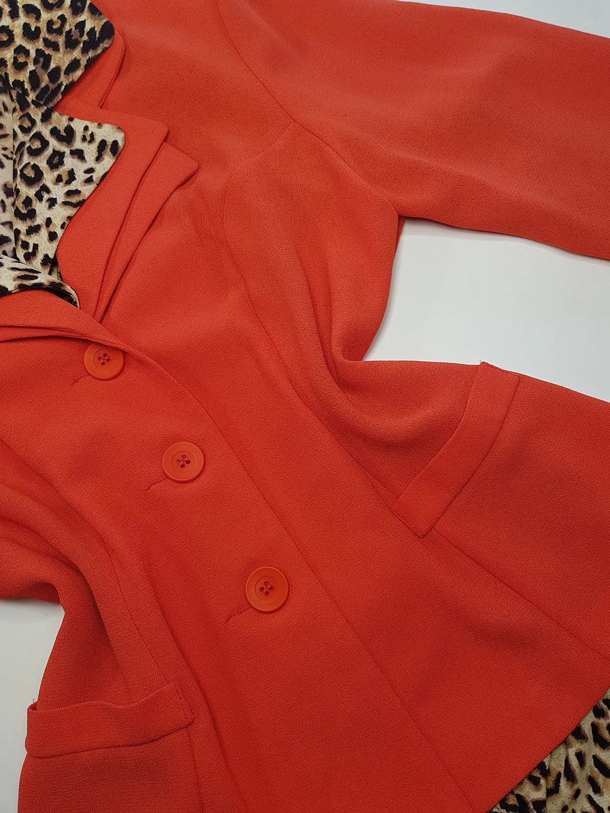 90s Mugler Style Perfectly Tailored Nipped Waist Tangerine Suit Jacket in light crepe fabric - Perfect Workwear Piece for an Office Siren