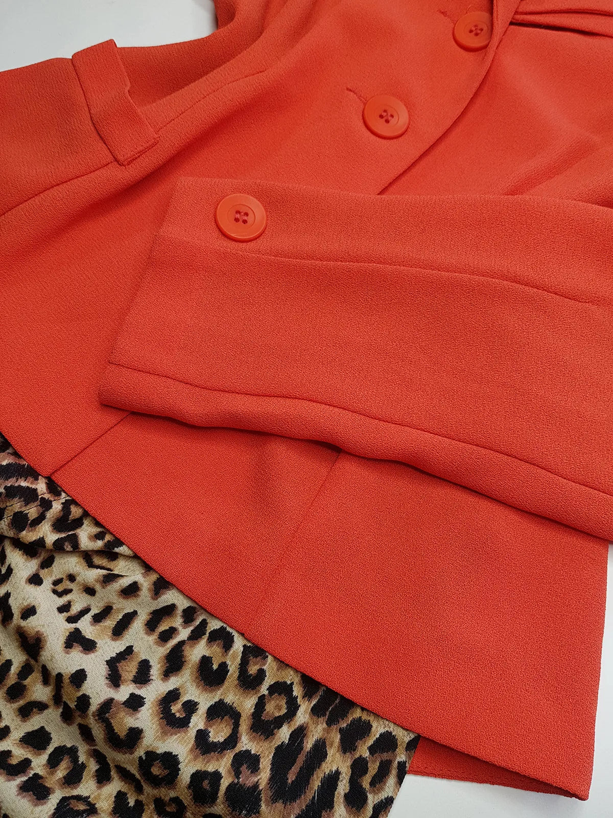 90s Mugler Style Perfectly Tailored Nipped Waist Tangerine Suit Jacket in light crepe fabric - Perfect Workwear Piece for an Office Siren