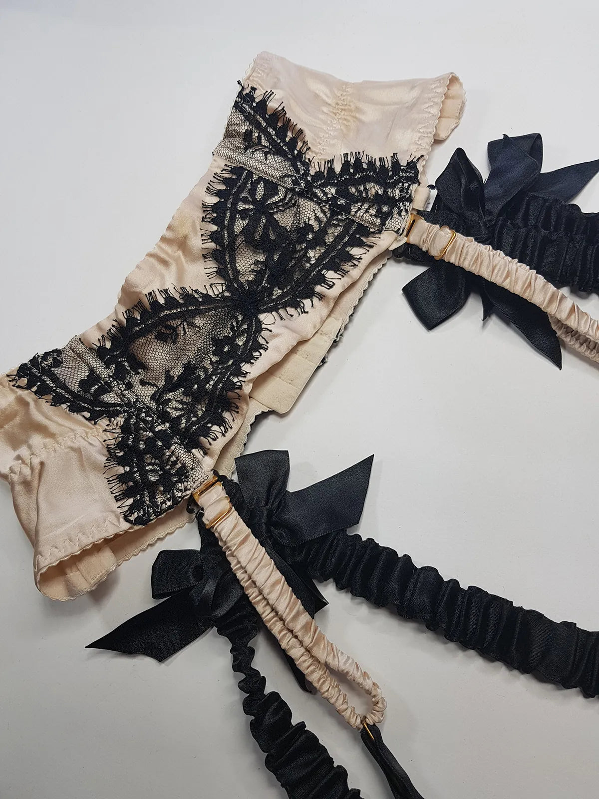 Agent Provocateur 2000s Champagne & Black Lingerie Suspender Belt with custom made suspenders with Bows - Satin & Eyelash Lace