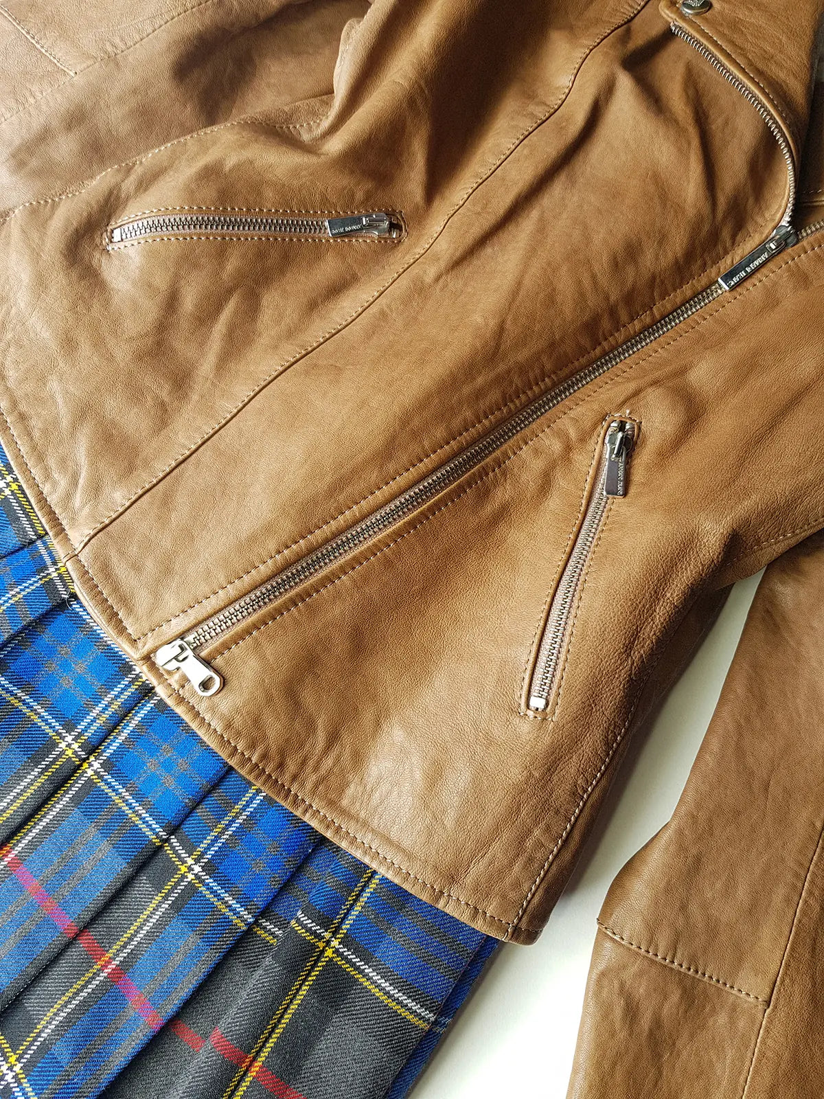 Authentic Armani Vintage 100% Genuine Leather Jacket - Made in Italy - Perfect light Camel brown - Antique Gold Hardware - Zip Closure