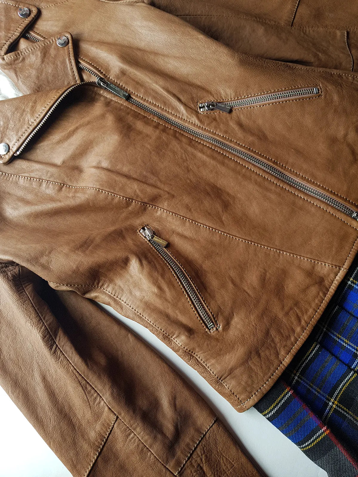 Authentic Armani Vintage 100% Genuine Leather Jacket - Made in Italy - Perfect light Camel brown - Antique Gold Hardware - Zip Closure