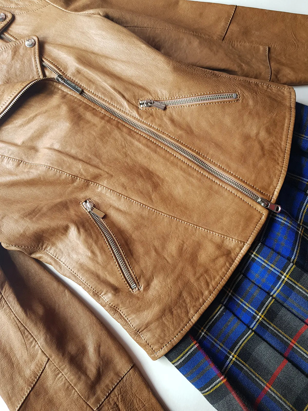 Authentic Armani Vintage 100% Genuine Leather Jacket - Made in Italy - Perfect light Camel brown - Antique Gold Hardware - Zip Closure