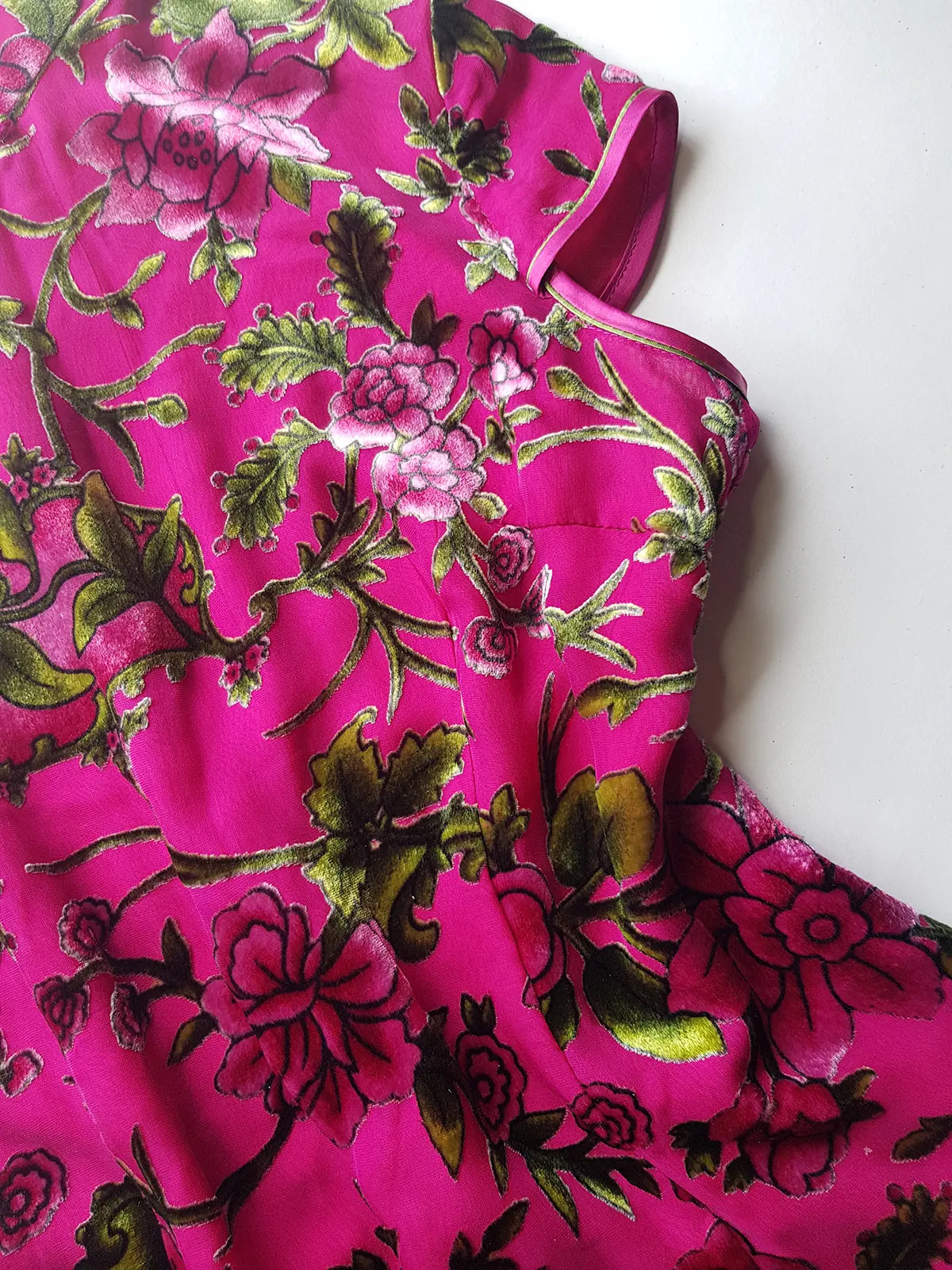 2000s Vintage Oriental Burnout Velvet Dress in Raspberry Pink & Green Florals - perfect for date night