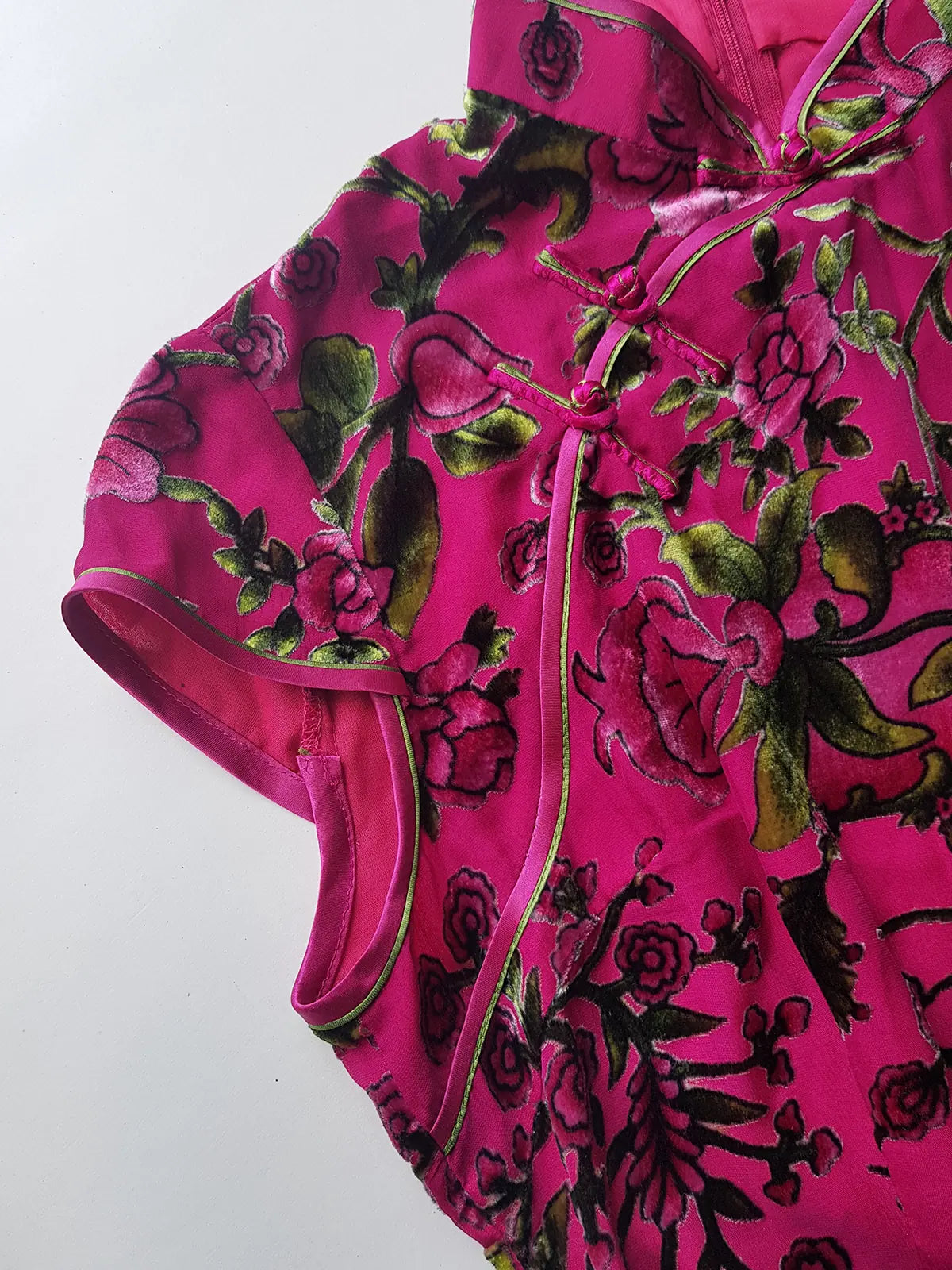 2000s Vintage Oriental Burnout Velvet Dress in Raspberry Pink & Green Florals - perfect for date night