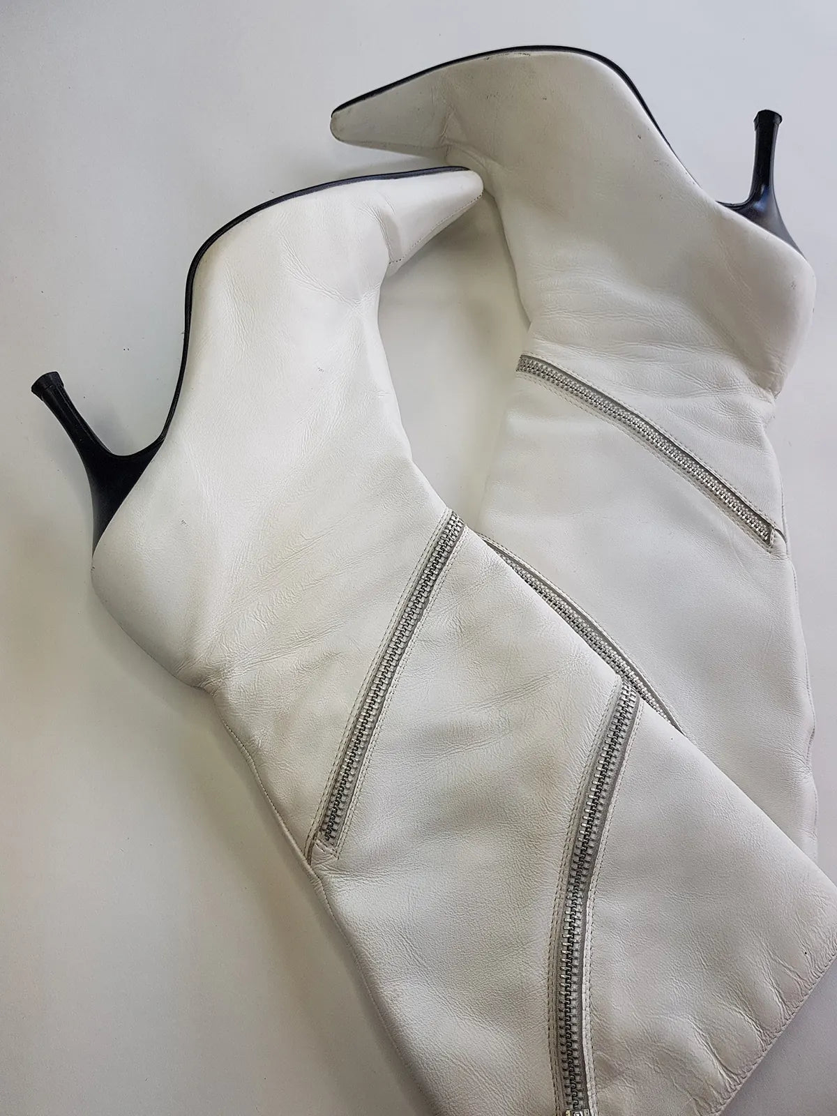 90S super sexy stiletto boots - knee high - metal hardware - wrap around metal zipper - glam rock / rockstar girlfriend