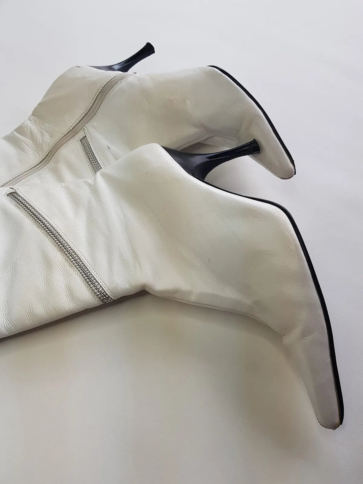 90S super sexy stiletto boots - knee high - metal hardware - wrap around metal zipper - glam rock / rockstar girlfriend